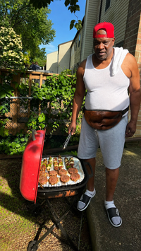 Customer wearing the Belly Bag 3